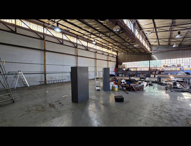 1,772M² WAREHOUSE FOR SALE IN SEBENZA